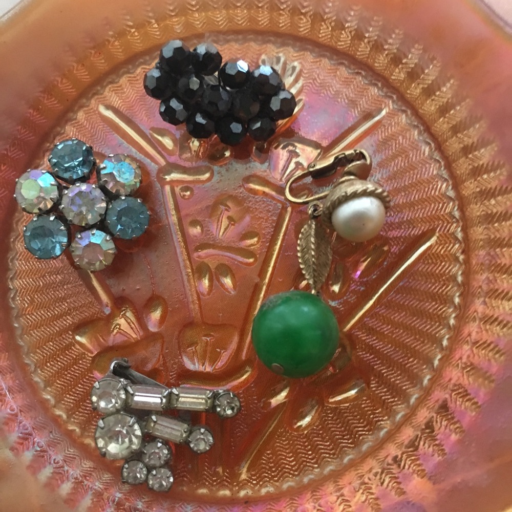 Vintage Women’s Set of 4 Single Clip On Earrings